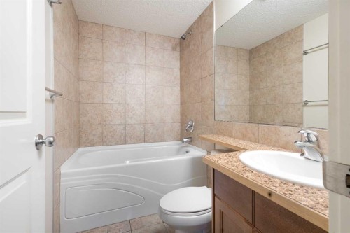 139 Coopers Hill Sw, Airdrie, AB - Indoor Photo Showing Bathroom
