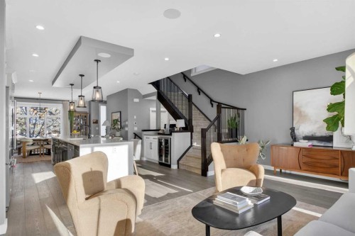 4909 21 Avenue Nw, Calgary, AB - Indoor Photo Showing Living Room