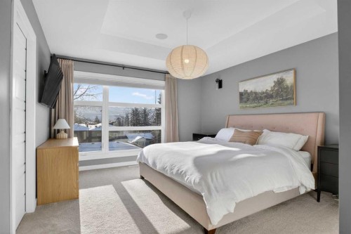 4909 21 Avenue Nw, Calgary, AB - Indoor Photo Showing Bedroom