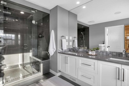 4909 21 Avenue Nw, Calgary, AB - Indoor Photo Showing Bathroom