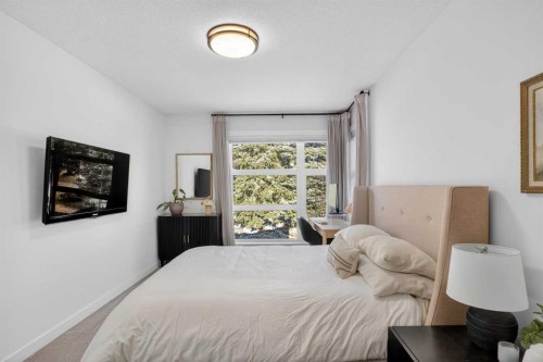 4909 21 Avenue Nw, Calgary, AB - Indoor Photo Showing Bedroom