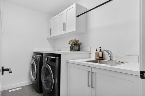 4909 21 Avenue Nw, Calgary, AB - Indoor Photo Showing Laundry Room