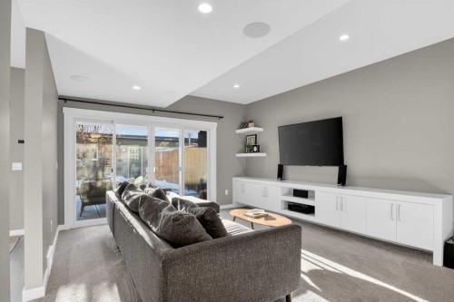 4909 21 Avenue Nw, Calgary, AB - Indoor