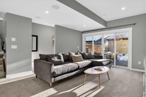4909 21 Avenue Nw, Calgary, AB - Indoor Photo Showing Living Room
