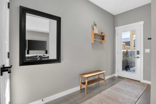 4909 21 Avenue Nw, Calgary, AB - Indoor Photo Showing Other Room