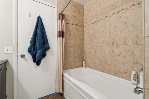 144 Waldron Avenue, Okotoks, AB - Indoor Photo Showing Bathroom