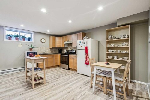 144 Waldron Avenue, Okotoks, AB - Indoor Photo Showing Kitchen