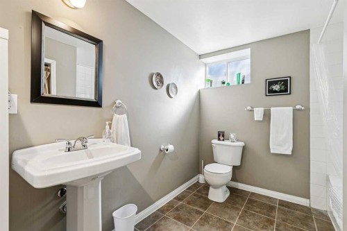 144 Waldron Avenue, Okotoks, AB - Indoor Photo Showing Bathroom