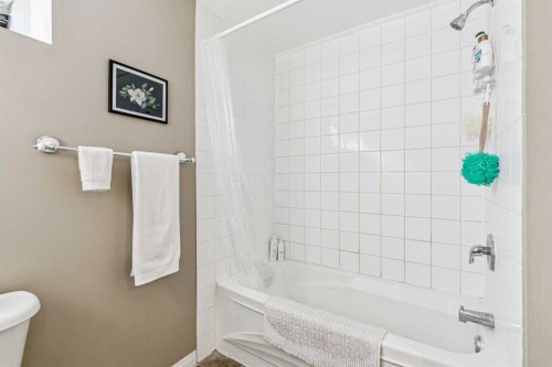 144 Waldron Avenue, Okotoks, AB - Indoor Photo Showing Bathroom