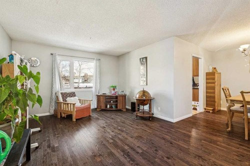 144 Waldron Avenue, Okotoks, AB - Indoor