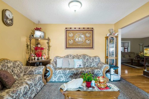 332 Harvest Hills Drive Ne, Calgary, AB - Indoor Photo Showing Living Room