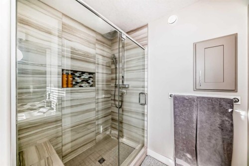 477 Legacy Boulevard Se, Calgary, AB - Indoor Photo Showing Bathroom