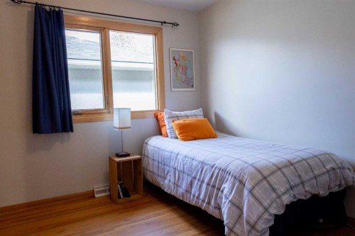 80 Westover Drive Sw, Calgary, AB - Indoor Photo Showing Bedroom