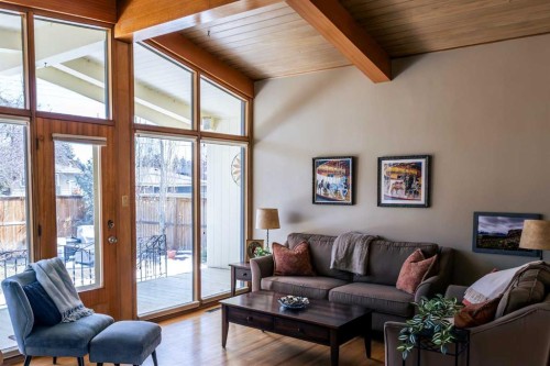 80 Westover Drive Sw, Calgary, AB - Indoor Photo Showing Living Room