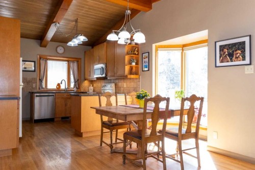 80 Westover Drive Sw, Calgary, AB - Indoor Photo Showing Dining Room