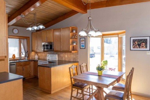80 Westover Drive Sw, Calgary, AB - Indoor Photo Showing Dining Room