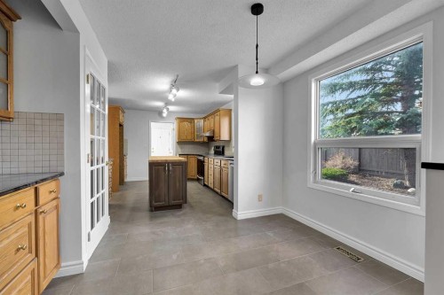 815 Woodpark Way Sw, Calgary, AB - Indoor Photo Showing Kitchen