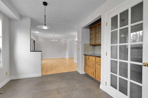 815 Woodpark Way Sw, Calgary, AB - Indoor