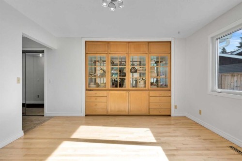 815 Woodpark Way Sw, Calgary, AB - Indoor Photo Showing Other Room