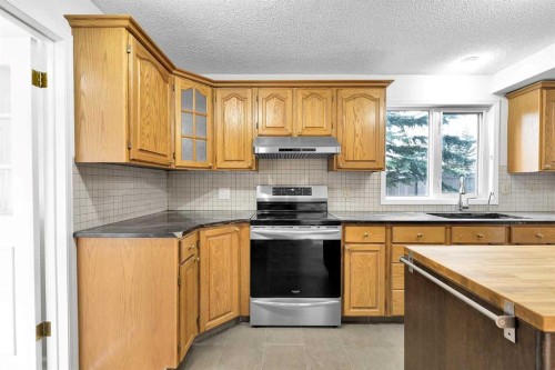 815 Woodpark Way Sw, Calgary, AB - Indoor Photo Showing Kitchen