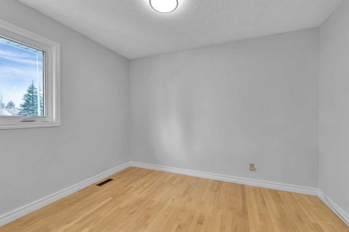 815 Woodpark Way Sw, Calgary, AB - Indoor Photo Showing Other Room