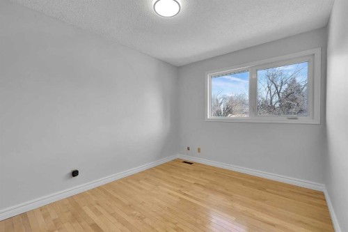 815 Woodpark Way Sw, Calgary, AB - Indoor Photo Showing Other Room
