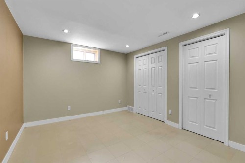 815 Woodpark Way Sw, Calgary, AB - Indoor