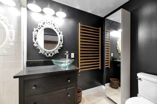 815 Woodpark Way Sw, Calgary, AB - Indoor Photo Showing Bathroom