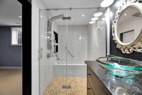 815 Woodpark Way Sw, Calgary, AB - Indoor Photo Showing Bathroom