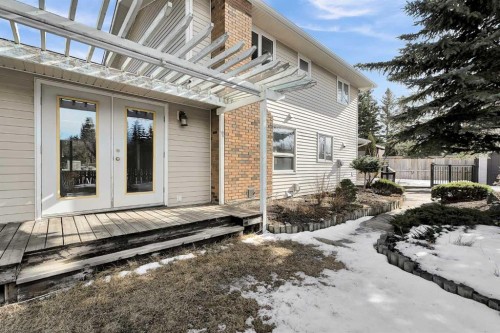 815 Woodpark Way Sw, Calgary, AB - Outdoor