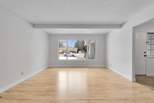 815 Woodpark Way Sw, Calgary, AB - Indoor Photo Showing Other Room