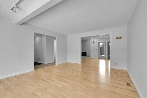 815 Woodpark Way Sw, Calgary, AB - Indoor Photo Showing Other Room