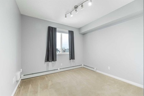 4313-31 Country Village Manor Ne, Calgary, AB - Indoor Photo Showing Other Room