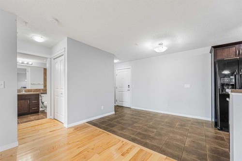 4313-31 Country Village Manor Ne, Calgary, AB - Indoor