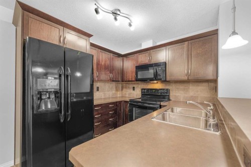 4313-31 Country Village Manor Ne, Calgary, AB - Indoor Photo Showing Kitchen With Double Sink