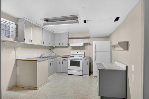 3204 Riel Place Se, Calgary, AB - Indoor Photo Showing Kitchen