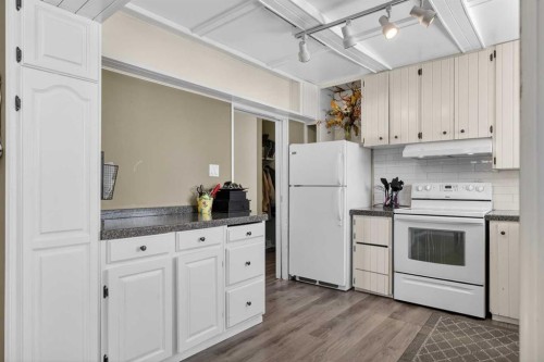 3204 Riel Place Se, Calgary, AB - Indoor Photo Showing Kitchen
