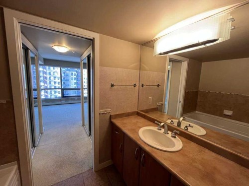 1205-1088 6 Avenue Sw, Calgary, AB - Indoor Photo Showing Bathroom