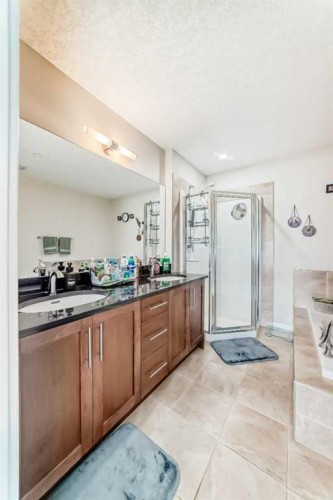 210-1005A Westmount Drive, Strathmore, AB - Indoor Photo Showing Other Room