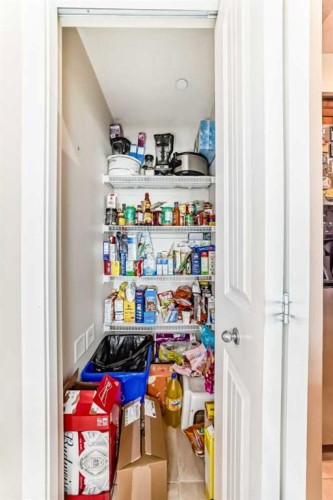 210-1005A Westmount Drive, Strathmore, AB - Indoor