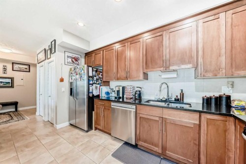 210-1005A Westmount Drive, Strathmore, AB - Indoor Photo Showing Kitchen
