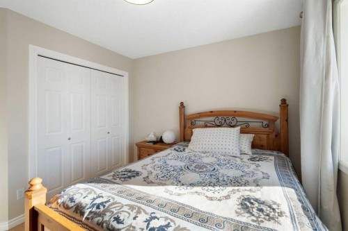 165 Harvest Park Circle Ne, Calgary, AB - Indoor Photo Showing Bedroom