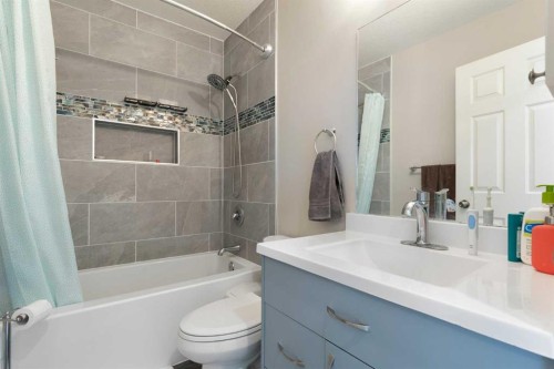 165 Harvest Park Circle Ne, Calgary, AB - Indoor Photo Showing Bathroom