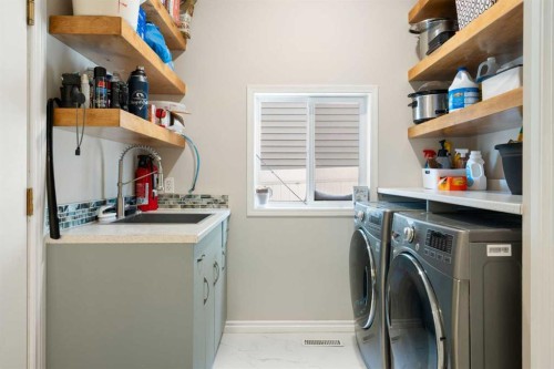 165 Harvest Park Circle Ne, Calgary, AB - Indoor Photo Showing Laundry Room