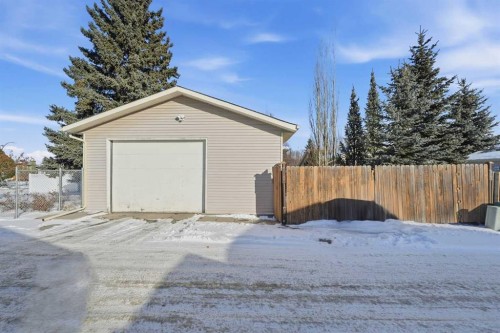 132 Shawcliffe Circle Sw, Calgary, AB - Outdoor