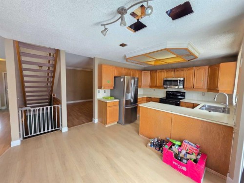 52 Sunvale Mews Se, Calgary, AB - Indoor Photo Showing Kitchen
