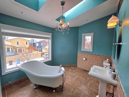 52 Sunvale Mews Se, Calgary, AB - Indoor Photo Showing Bathroom