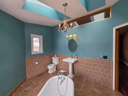 52 Sunvale Mews Se, Calgary, AB - Indoor Photo Showing Bathroom