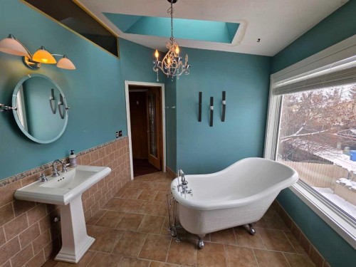 52 Sunvale Mews Se, Calgary, AB - Indoor Photo Showing Bathroom