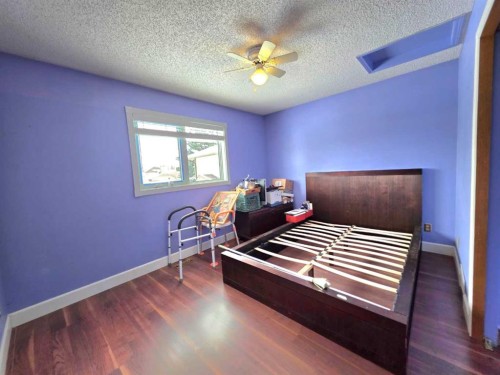 52 Sunvale Mews Se, Calgary, AB - Indoor Photo Showing Bedroom